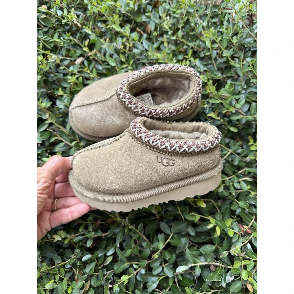 UGG toddler sz